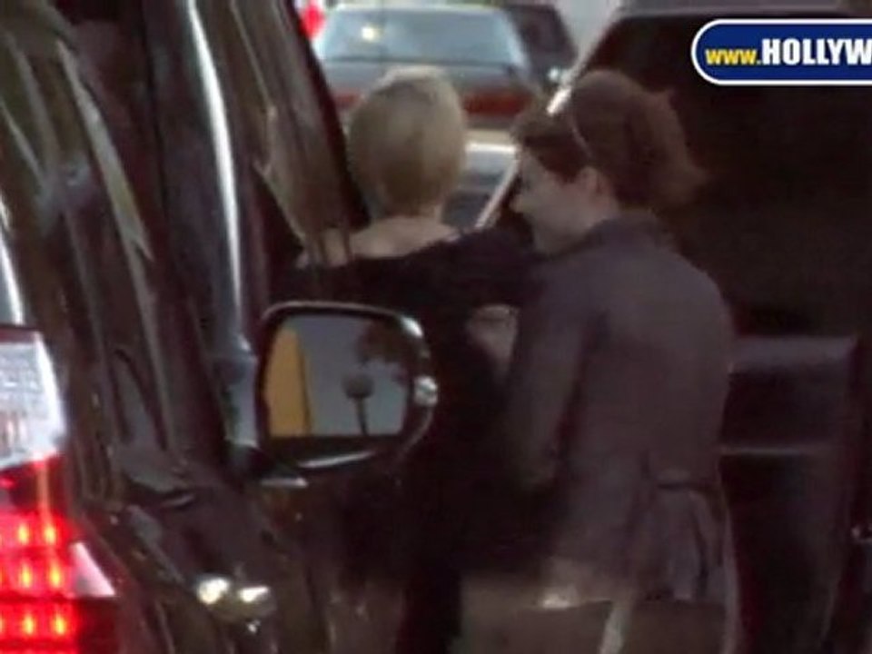 Ashlee Simpson Wentz Spotted With Really Short Hair!