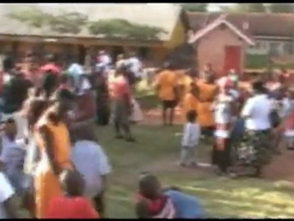 Uganda, Mutundwe: Bednet Distributions