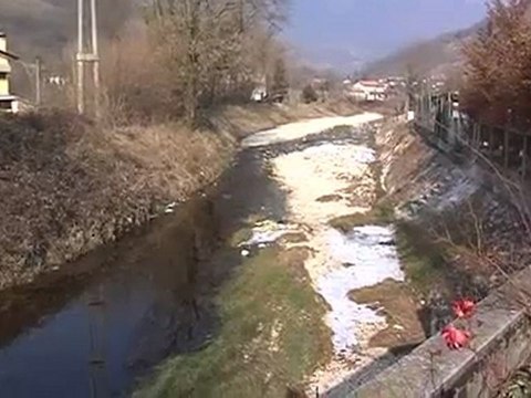 cade nel fiume e muore