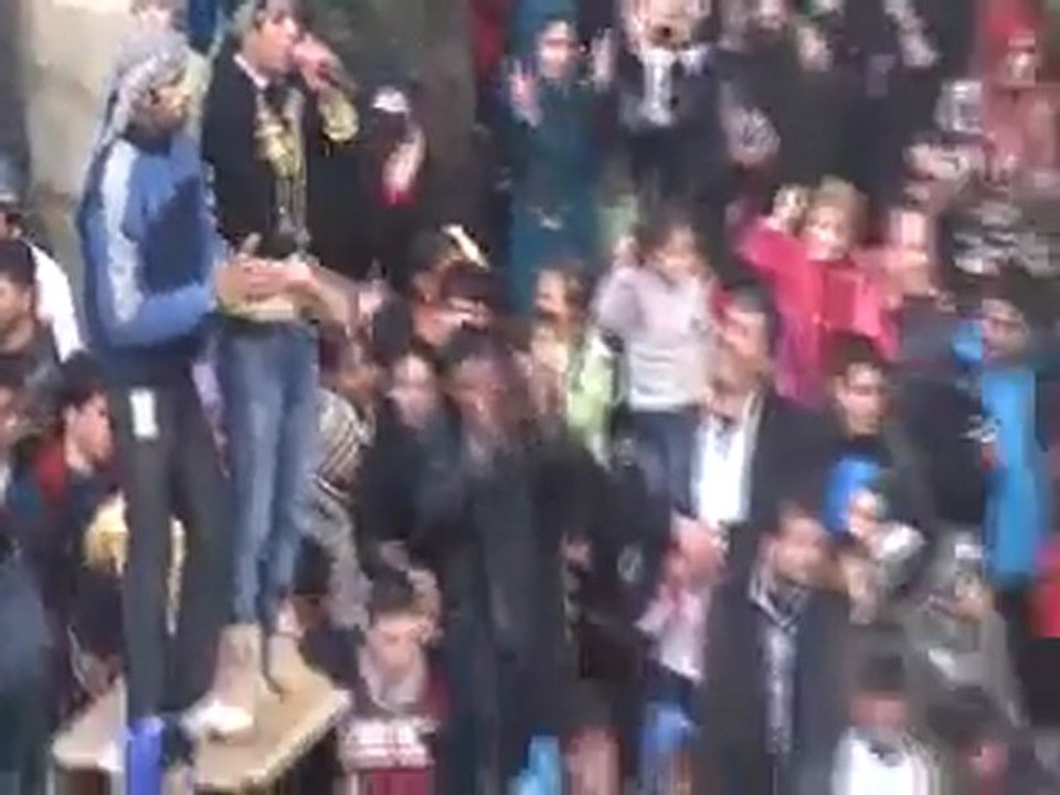 فري برس   حمص   التقاء مظاهرتي حي الربيع العربي والبياضة 10 2 2012