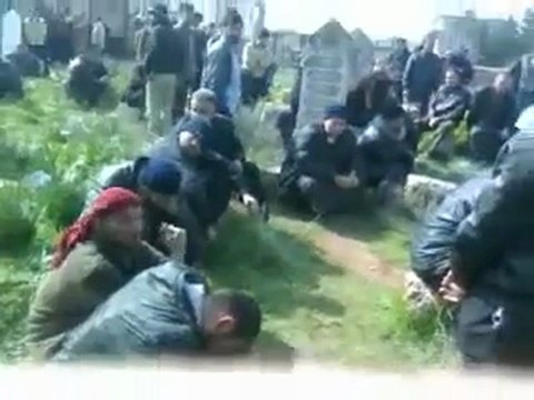 فري برس حلب الاتارب دفن شهداء مجزرة عصابات الامن 15 2 2012
