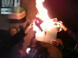 فري برس   حرق صور المجرم بشار وأعلام نظامه دمشق جوبر 14 2 2012