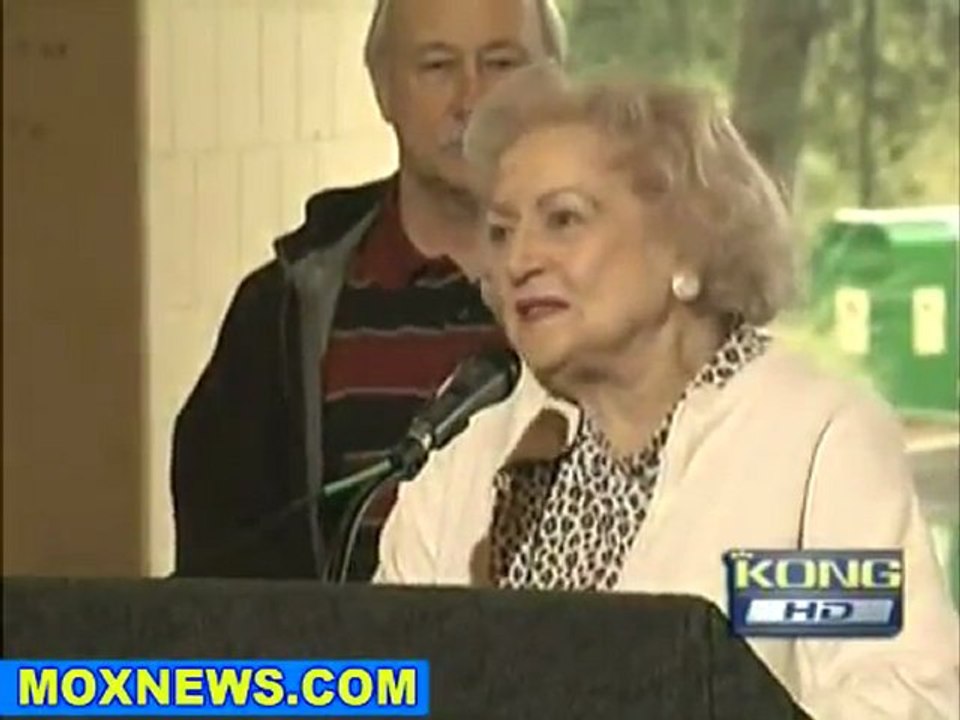Betty White Celebrates Her 90th Birthday At The Los Angeles Zoo