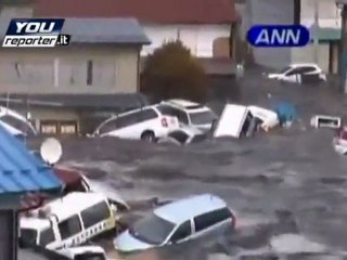 Tsunami wave hits Japan