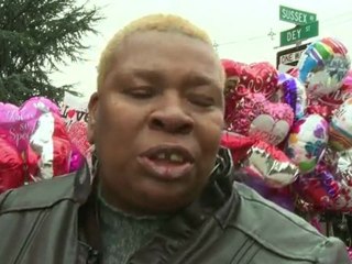 A Newark, les fans de Whitney Houston pleurent une "légende"