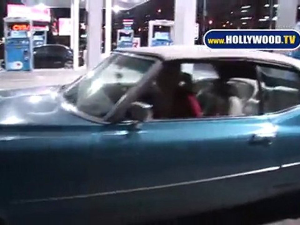 Mischa Barton Gets Gas!