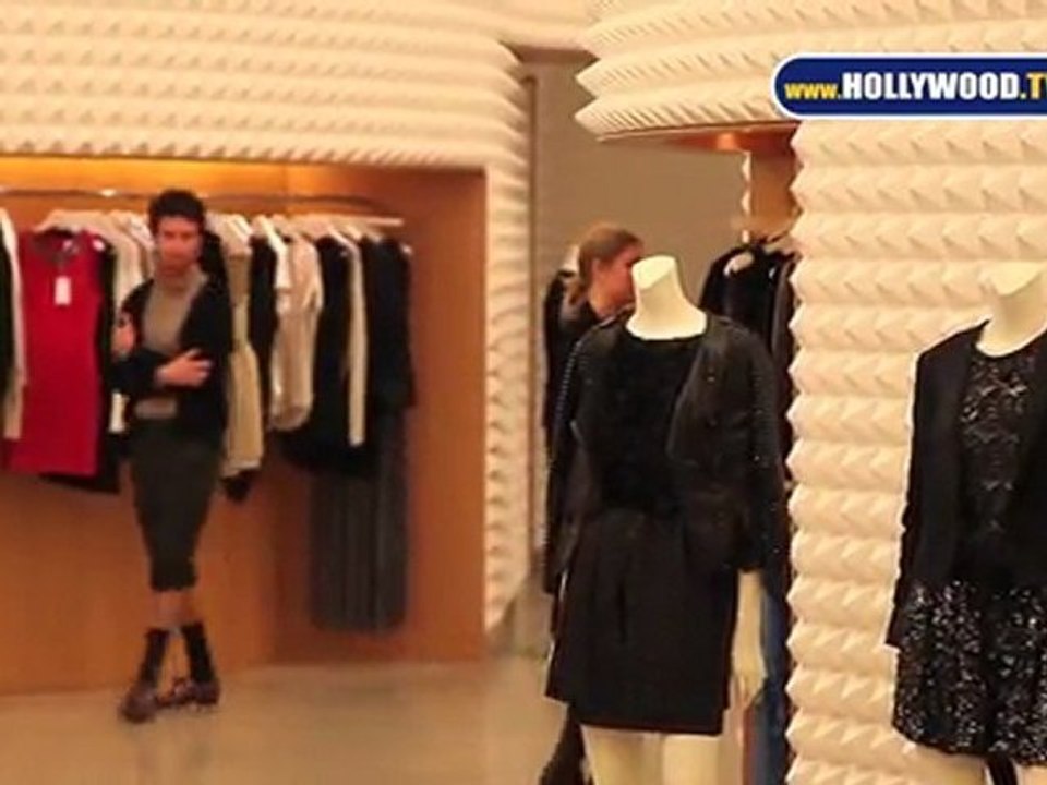 Nicky Hilton Shops on Robertson