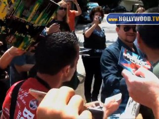 Celebrity GPS -- Minnie Driver & the Pissing Pooch!