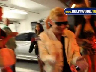 CELEBRITY GPS -- Sacha Baron Cohen Protests at UN!