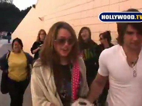 Miley Cyrus Hits Justin For Taking Photos With Girls