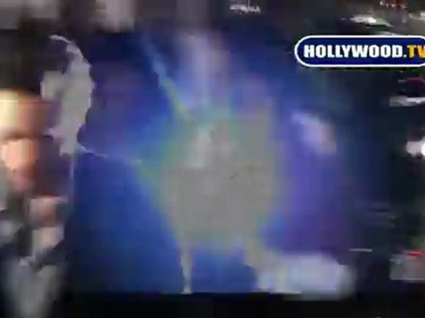 Jenny McCarthy Falls, Jim Carey Carey Saves The Day