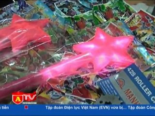 Đồ chơi bạo lực, không rõ nguồn gốc vẫn nhào về Hà Nội