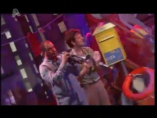 Πάνος Μουζουράκης Μεσημέρι Ξυπνώ & Μπομπ Σφουγγαράκης