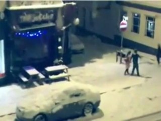 Icy Sidewalk owns pedestrians !