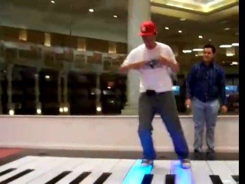 chopsticks on giant piano !