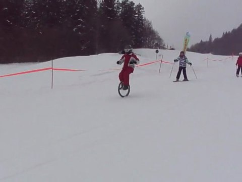 Monocycle sur les pistes de ski de Gresse en Vercors Fevrier 2012