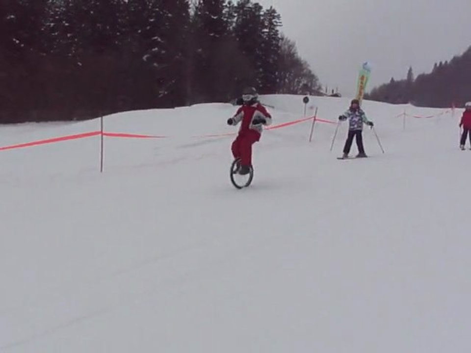 Monocycle sur les pistes de ski de Gresse en Vercors Fevrier 2012