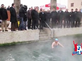 Kışın ortasında Pamukkale'de havuz keyfi