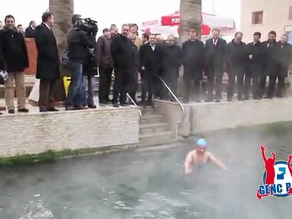 Kışın ortasında Pamukkale'de havuz keyfi