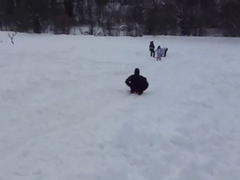 Solène fait de la luge