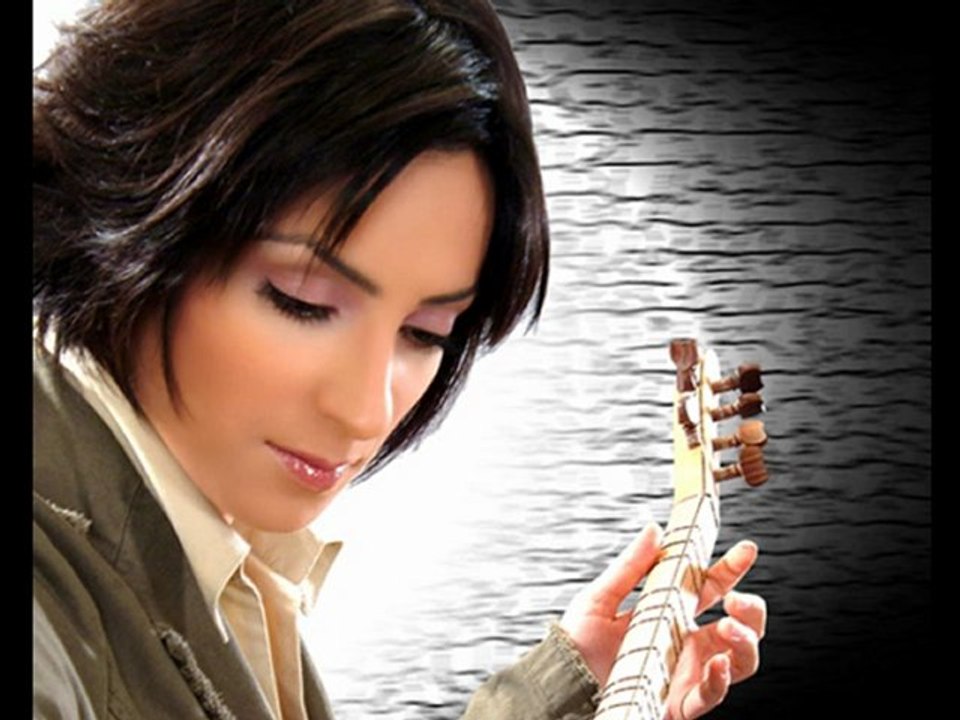 Özlem ÖZDİL  "AK GÖGSÜNDE NOKTA NOKTA BEN OLAM"