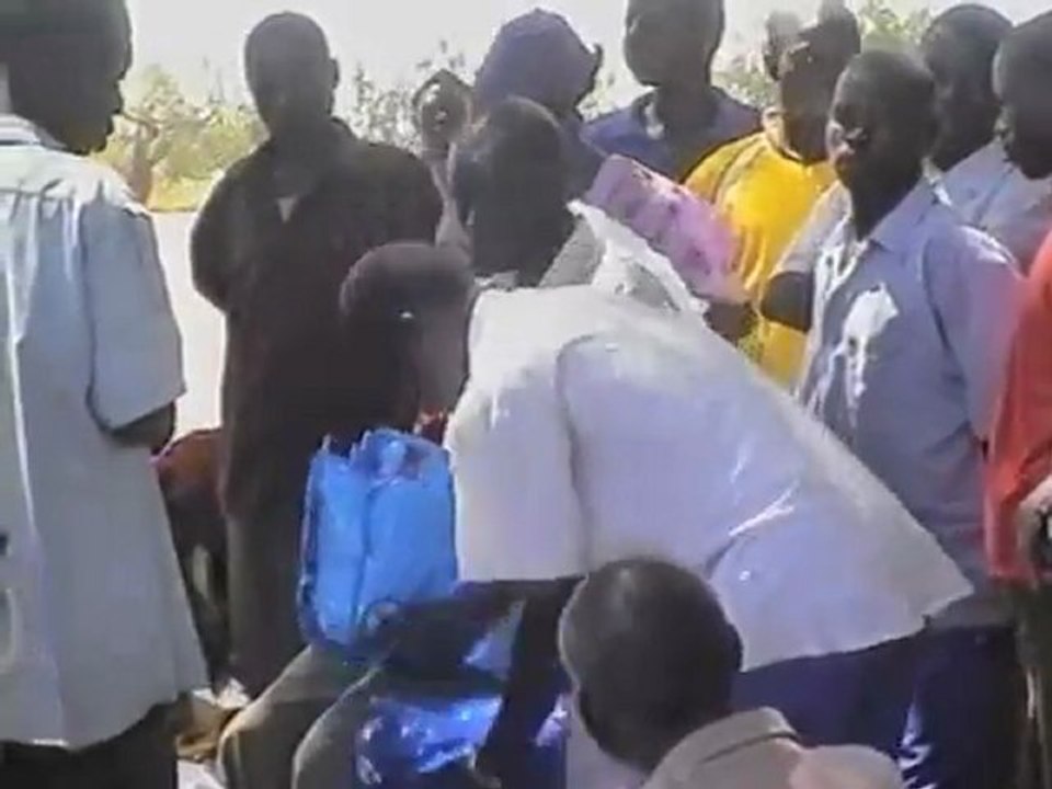 Bednet Distribution in Adeknino Parish (3/4), Dokolo, Uganda