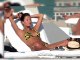 L'Ange de Victoria's Secret Behati Prinsloo se repose en bikini au soleil