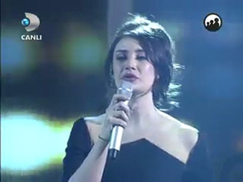 Sıla - Tam da Bugün & Sevişmeden Uyumayalım (Beyaz Show Canlı Performans) 17/02/2012