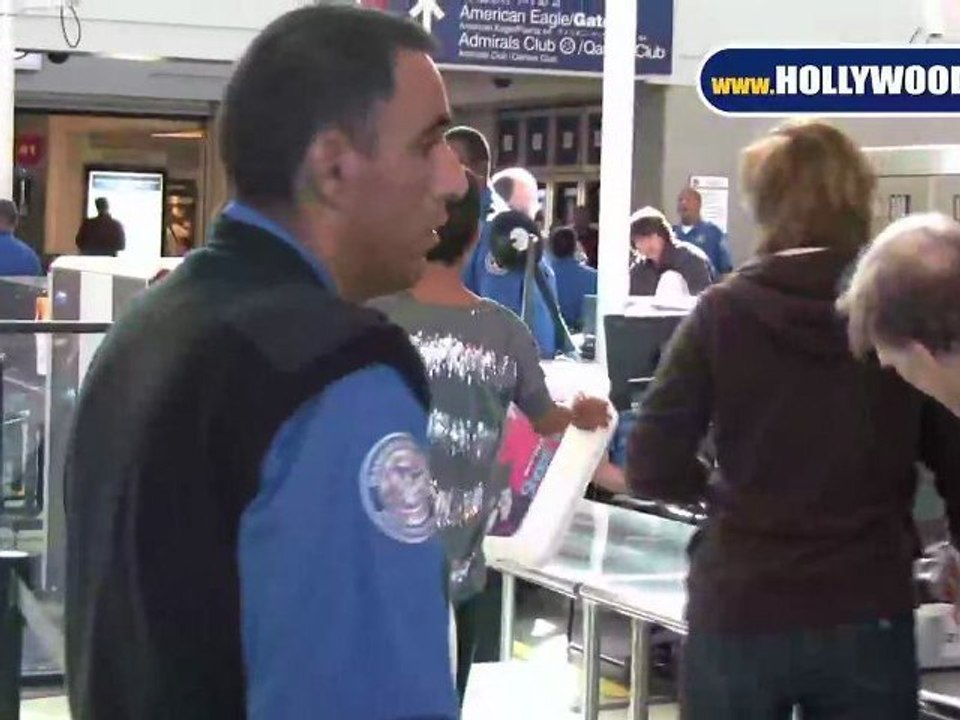 Halle Berry and Oliver Martinez Book a Flight Out of LAX