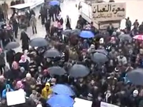 فري برس إدلب معرة النعمان مظاهرة في جمعة المقاومة الشعبية 17 2 2012 ج2