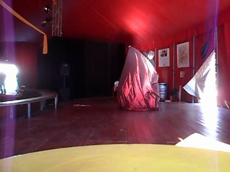 repetes du nouveau spectacle d'esprit de cirque chevaux du monde  numéro de Magie