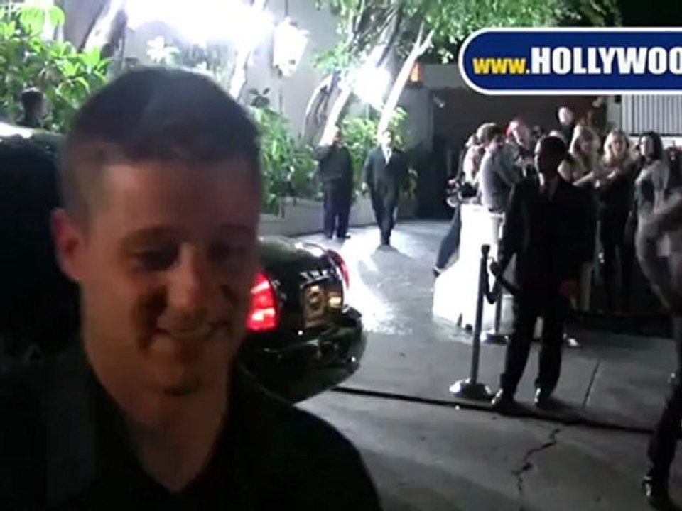 Ben McKenzie Poses for Pix at the GQ 2010 Men of The Year Party