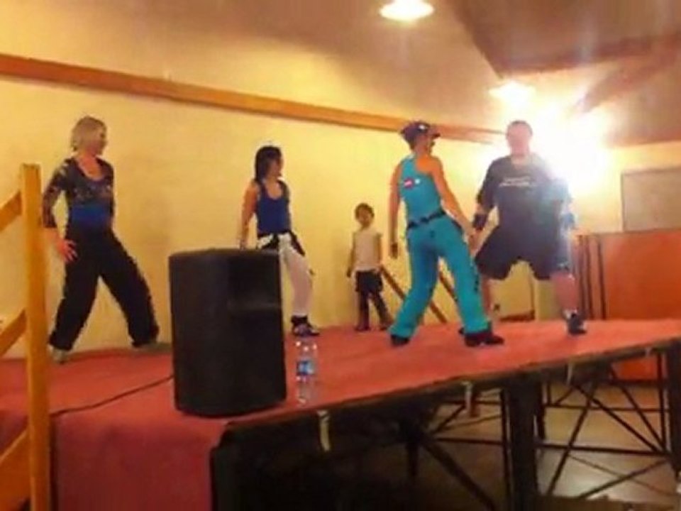 Lili Zumba :  LMFAO - I'm S*** and I Know it - sur scène ( Cours Helfaut)