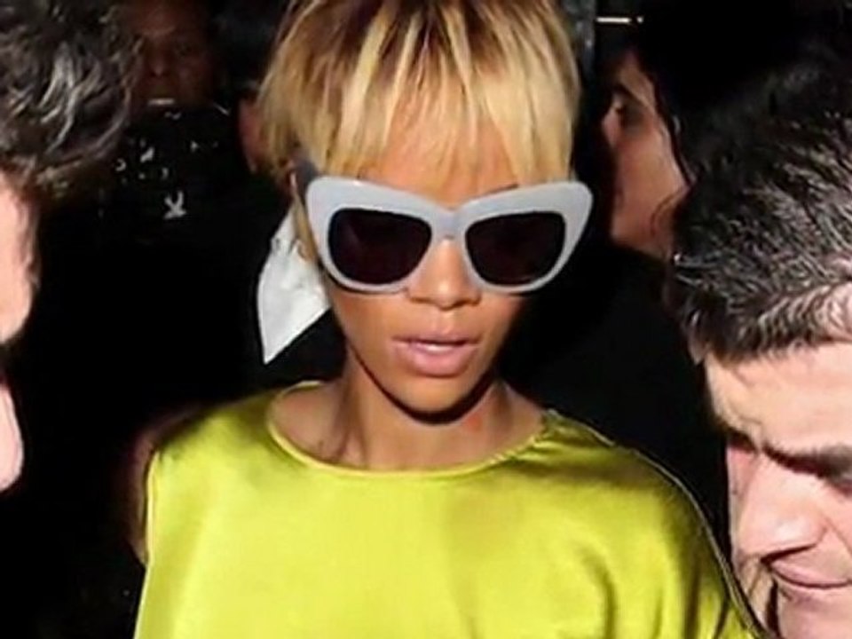 La drôle de marque au cou de Rihanna