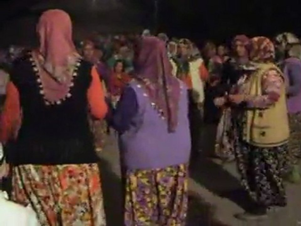 bigadiç kalafat köyü aşağı yoldan oyunu.(bayram garan)kamerasıyla.