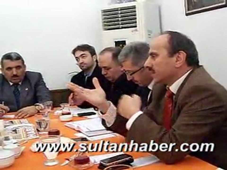 AK Parti sultangazi muhtarları dinledi