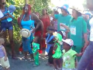 Parade carnavalesque de la crèche municipale du Robert à Pointe Savane avec le groupe 231 - vendredi 17 février 2012