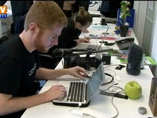 Première visite de Sarkozy à son QG de campagne