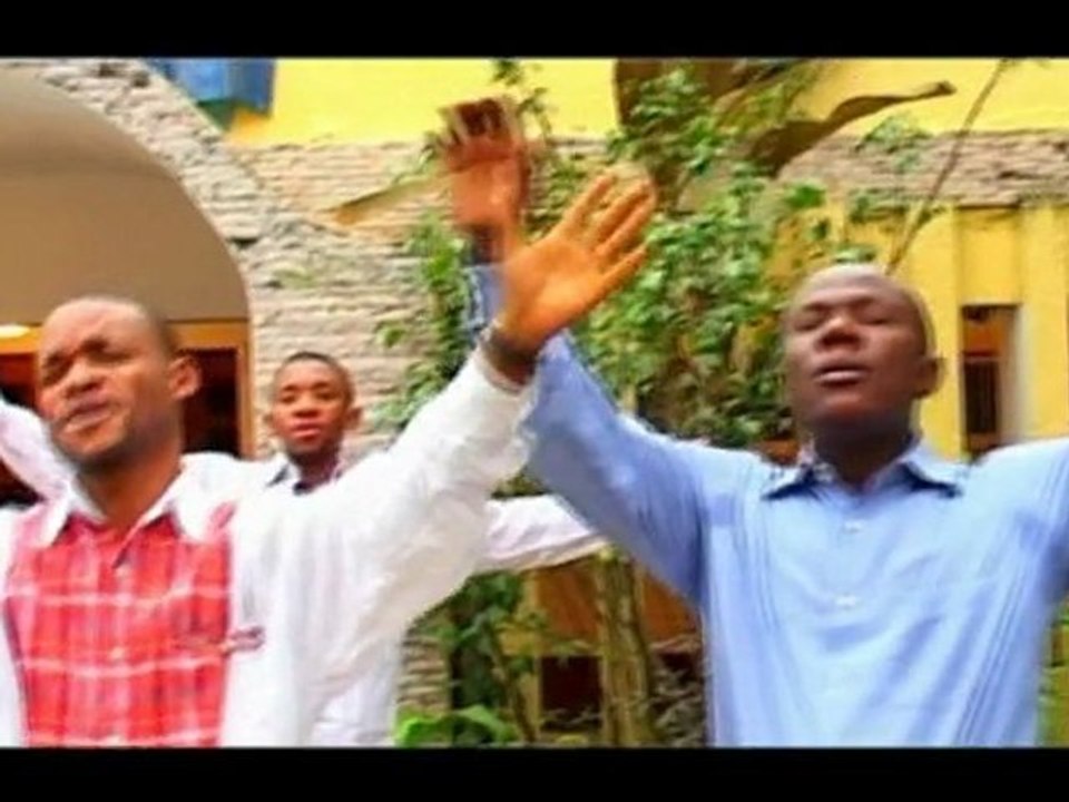 GOOD NEWS DANS TOUT LUI EST SOUMIS