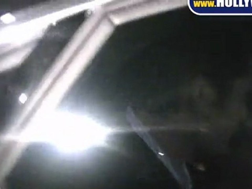 Matthew Morrison makes quick exit after concert.