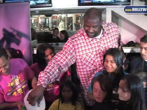 Shaquille O'Neal creates his signature shake at Millions of Milkshakes!