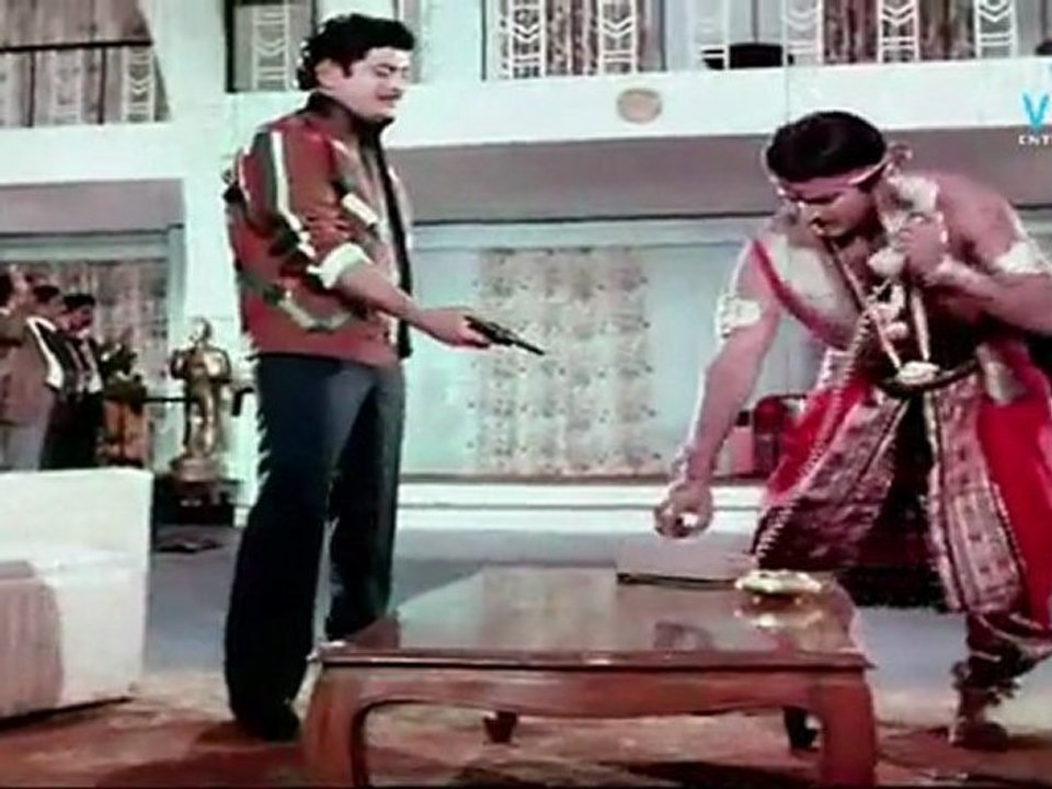 Dhorakani Dongalu - Krishna Threats Mohanbabu