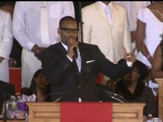 R Kelly fights for control at Whitney Houston's funeral