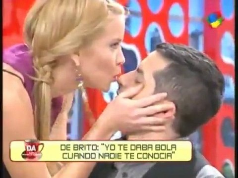Angel de Brito y Dallys Ferreira a los besos