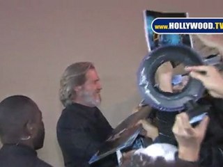 Jeff Bridges Pacifies Large Mob at Jimmy Kimmel Live