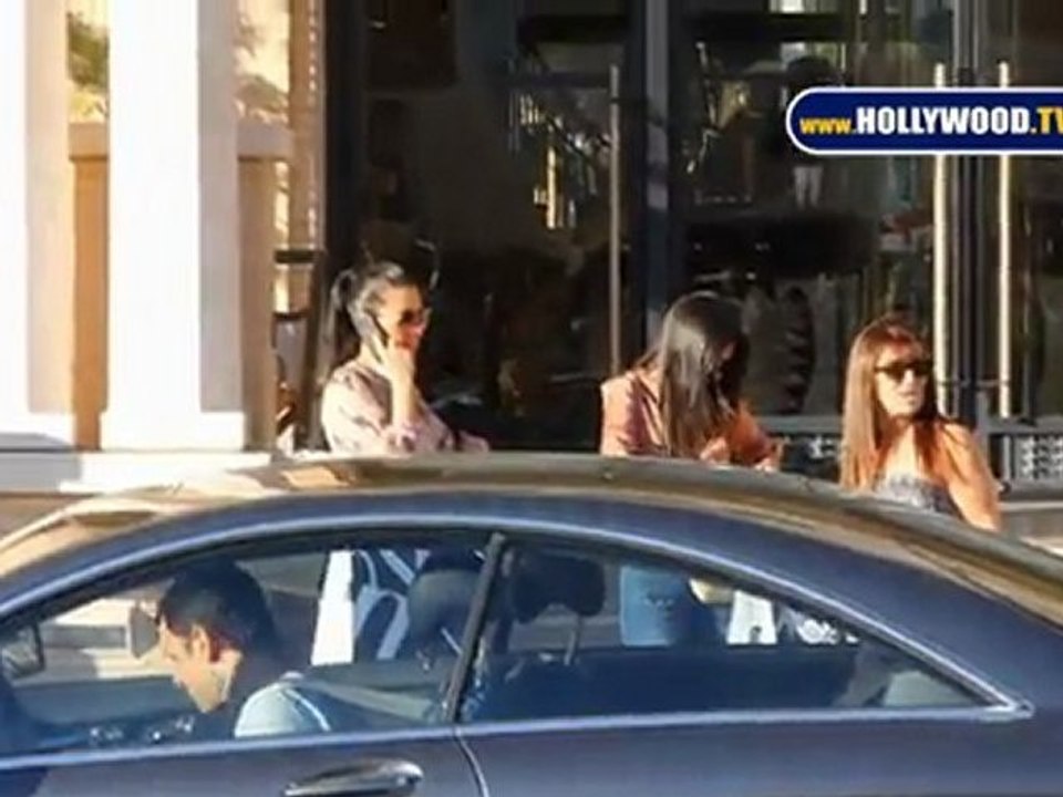 Kourtney, Kim Kardashian Perform Additional Shopping in Beverly Hills