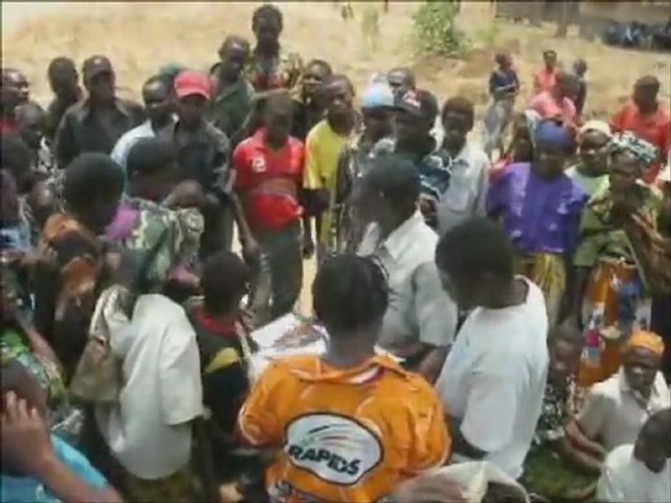 Zambia, Nyamphande, Petauke District: Bednet Distribution