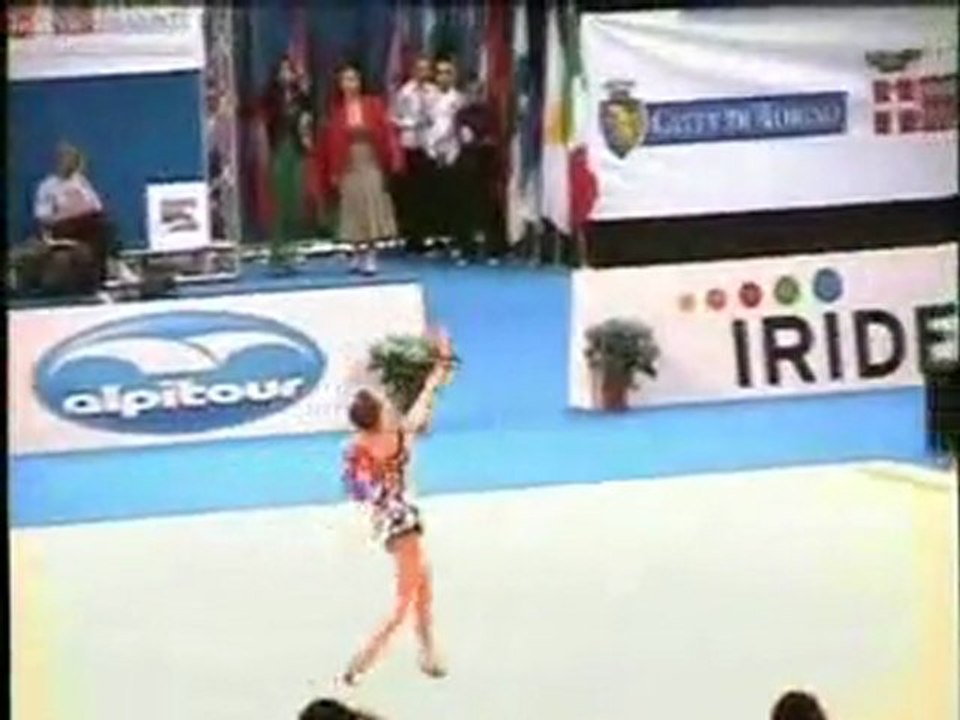 MÜTHİŞ JİMNASTİKÇİ KIZ