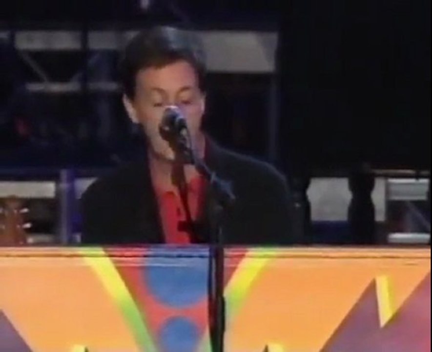 Eric Clapton  Paul McCartney - While My Guitar Gently Weeps (1)