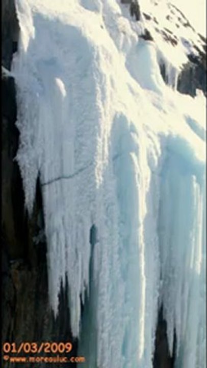 Cascade de glace 'Shiva Lingam', hiver 2008-2009